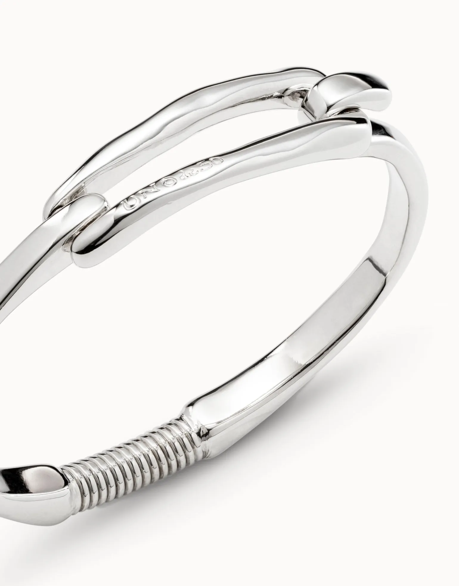 Bangle bracelet with buckle