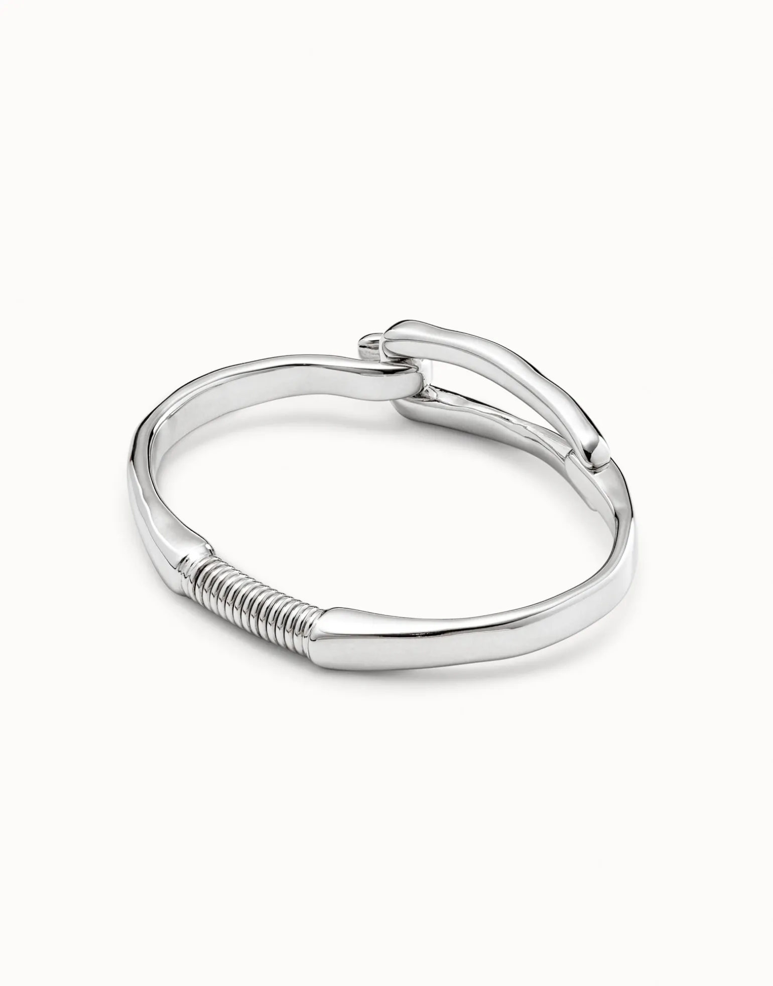 Bangle bracelet with buckle