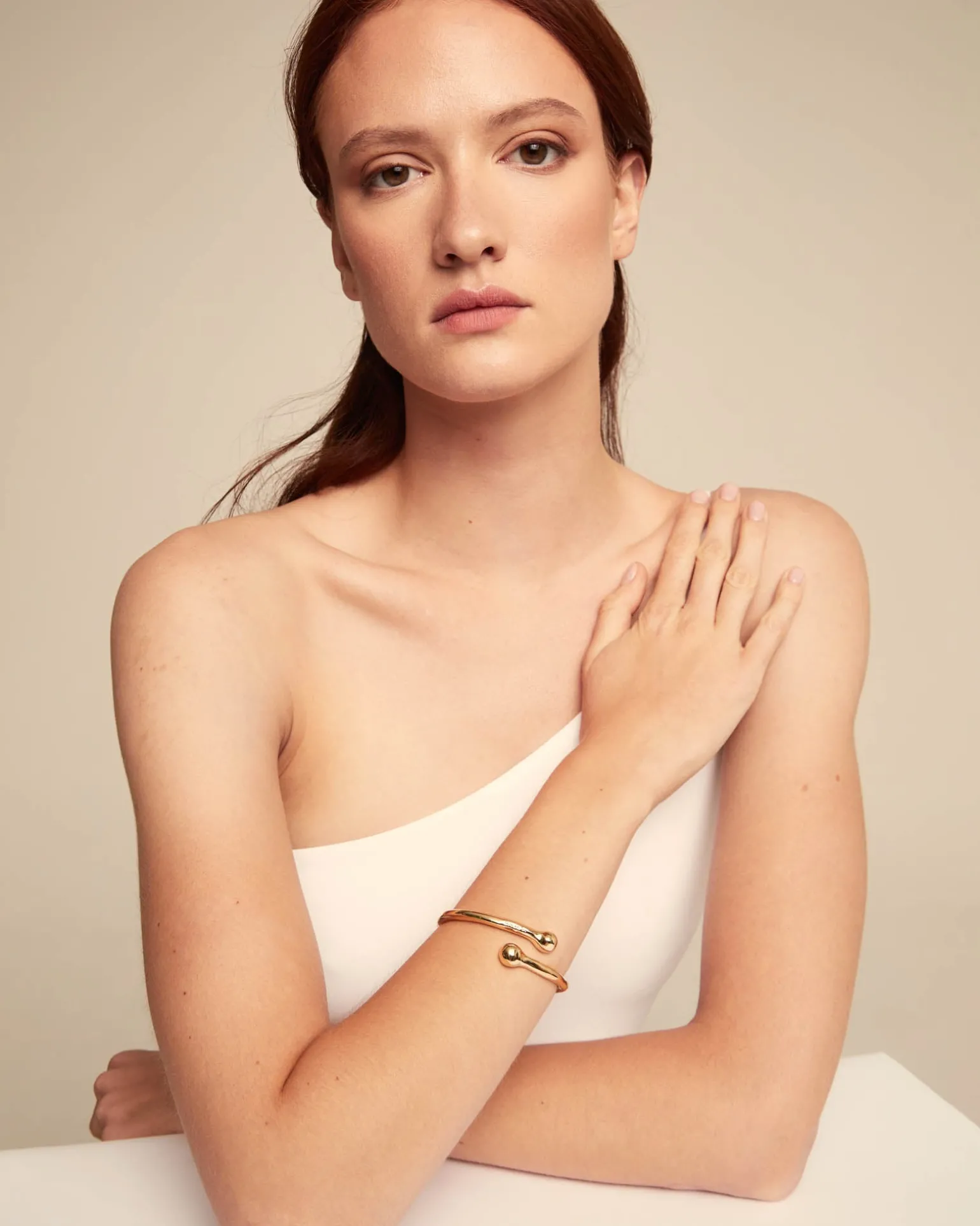 Bangle bracelet with inner spring