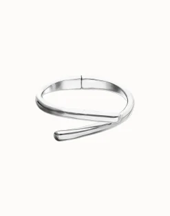 Bangle bracelet with intertwined organic shapes