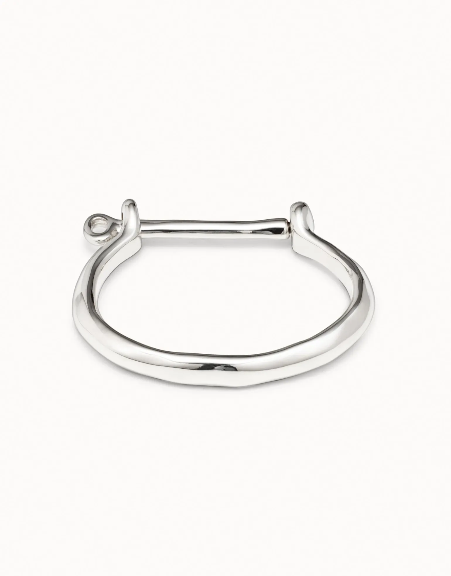 Bangle bracelet with shackle‑style clasp