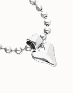 Bead bracelet with heart detail