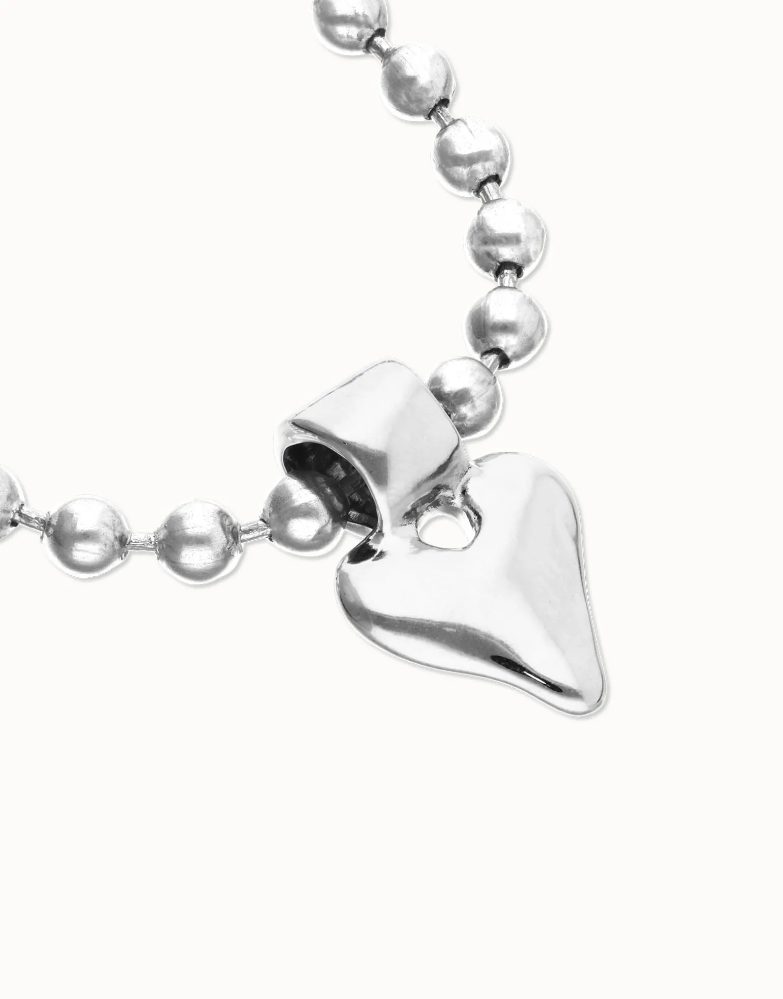Bead bracelet with heart detail
