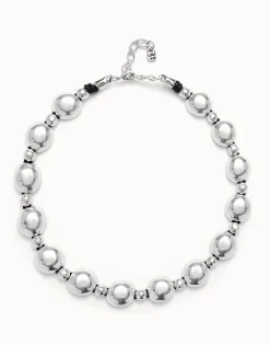 Beaded necklace with larger central bead