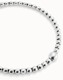 Beaded short necklace with larger central bead