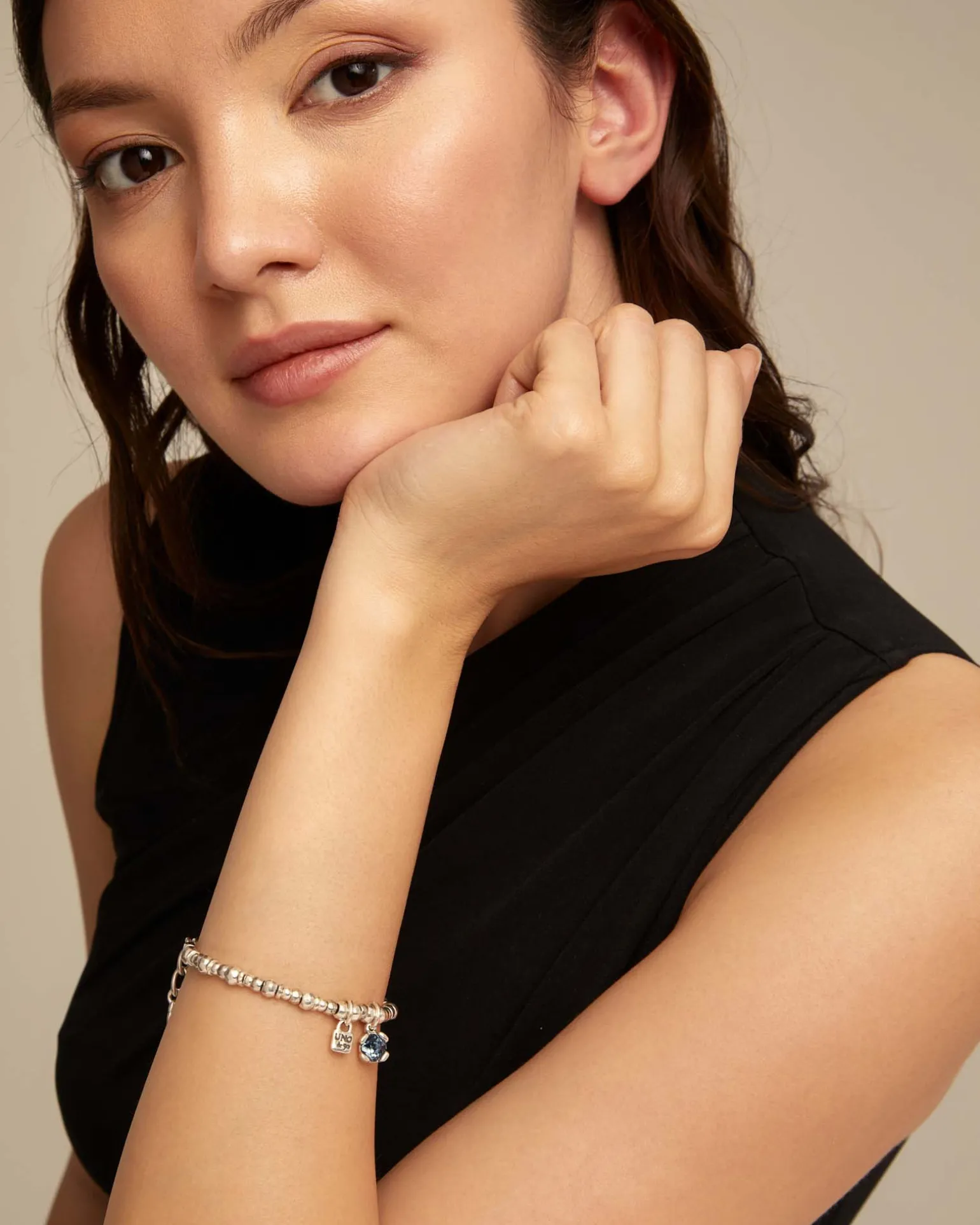 Beaded stretch bracelet with blue crystal