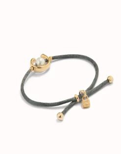 Black cord bracelet with a pearl