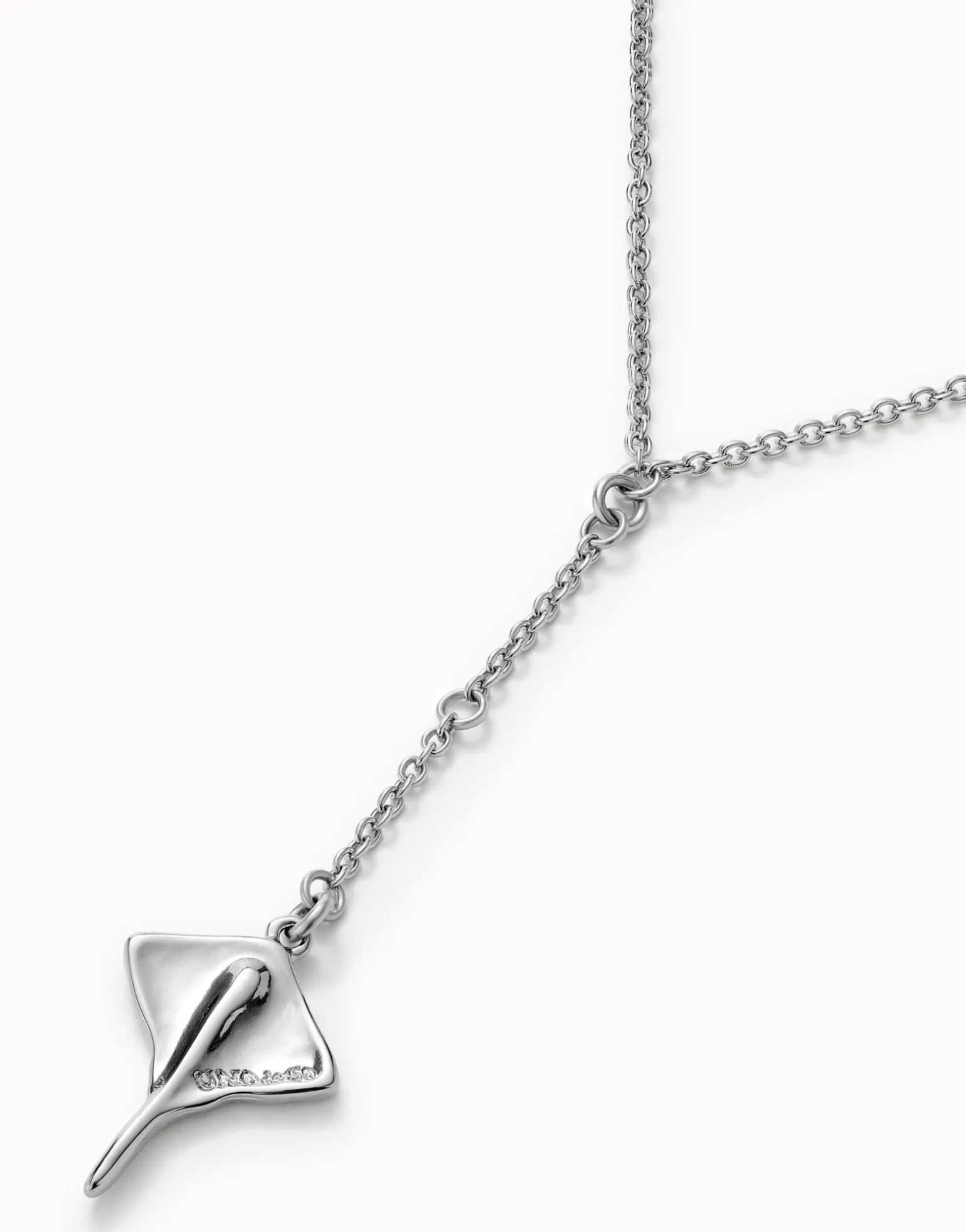 Body chain with manta ray