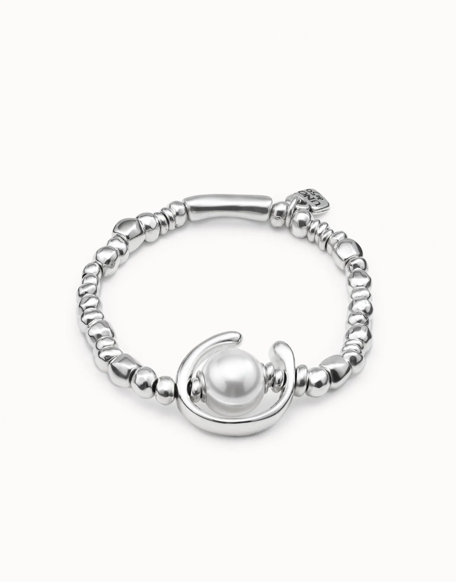 Bracelet with white pearl