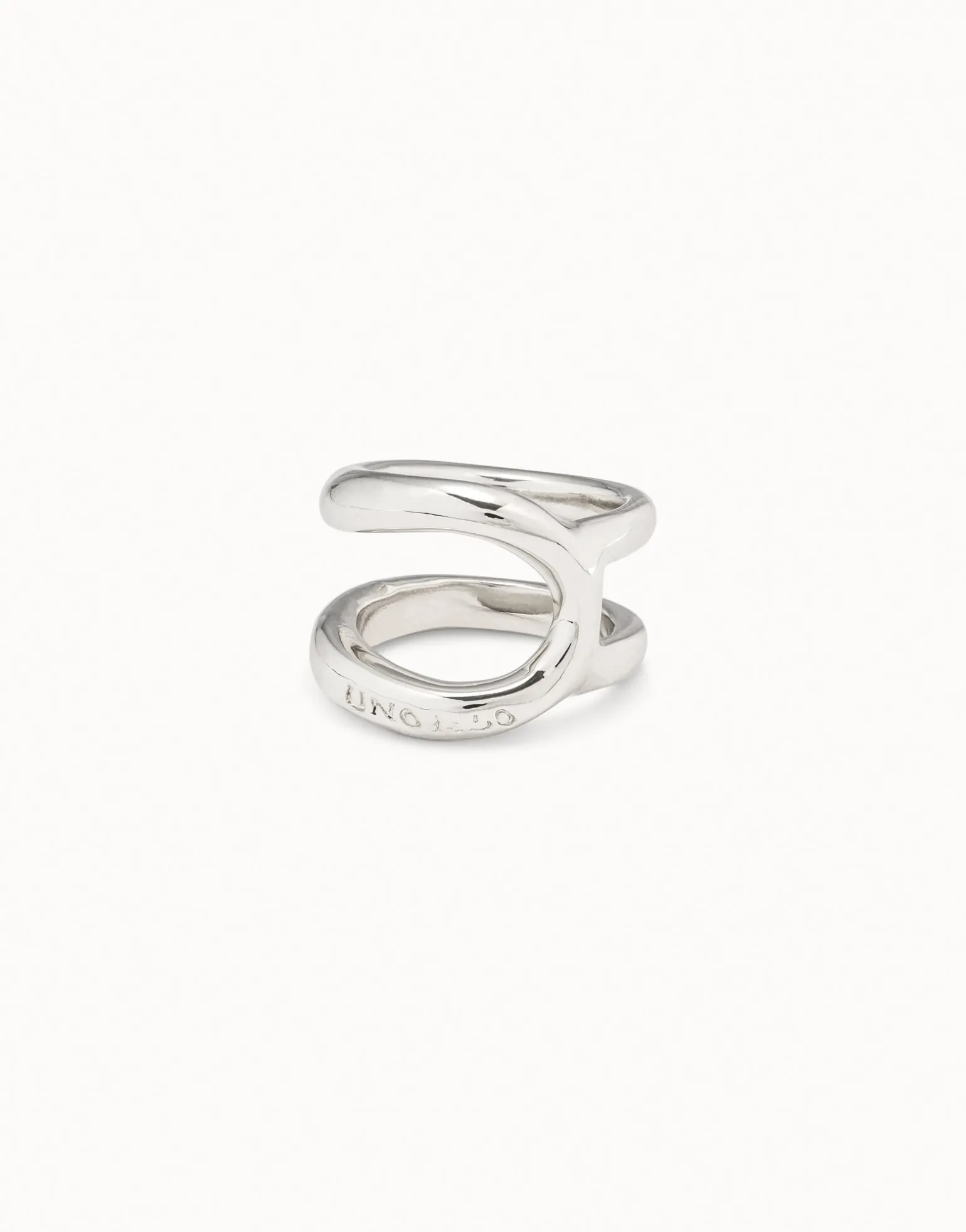 Double curved ring