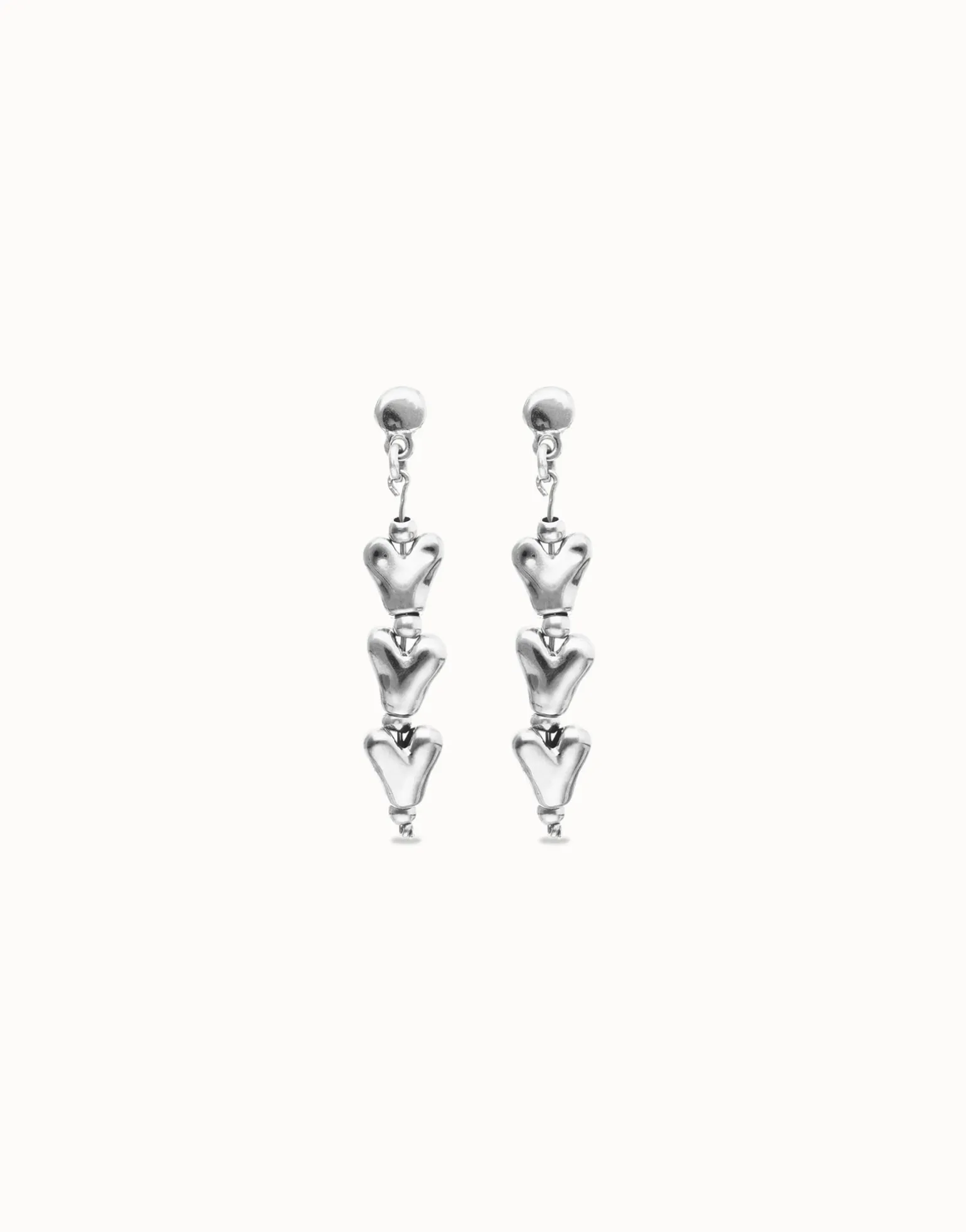 Drop earrings with chained hearts