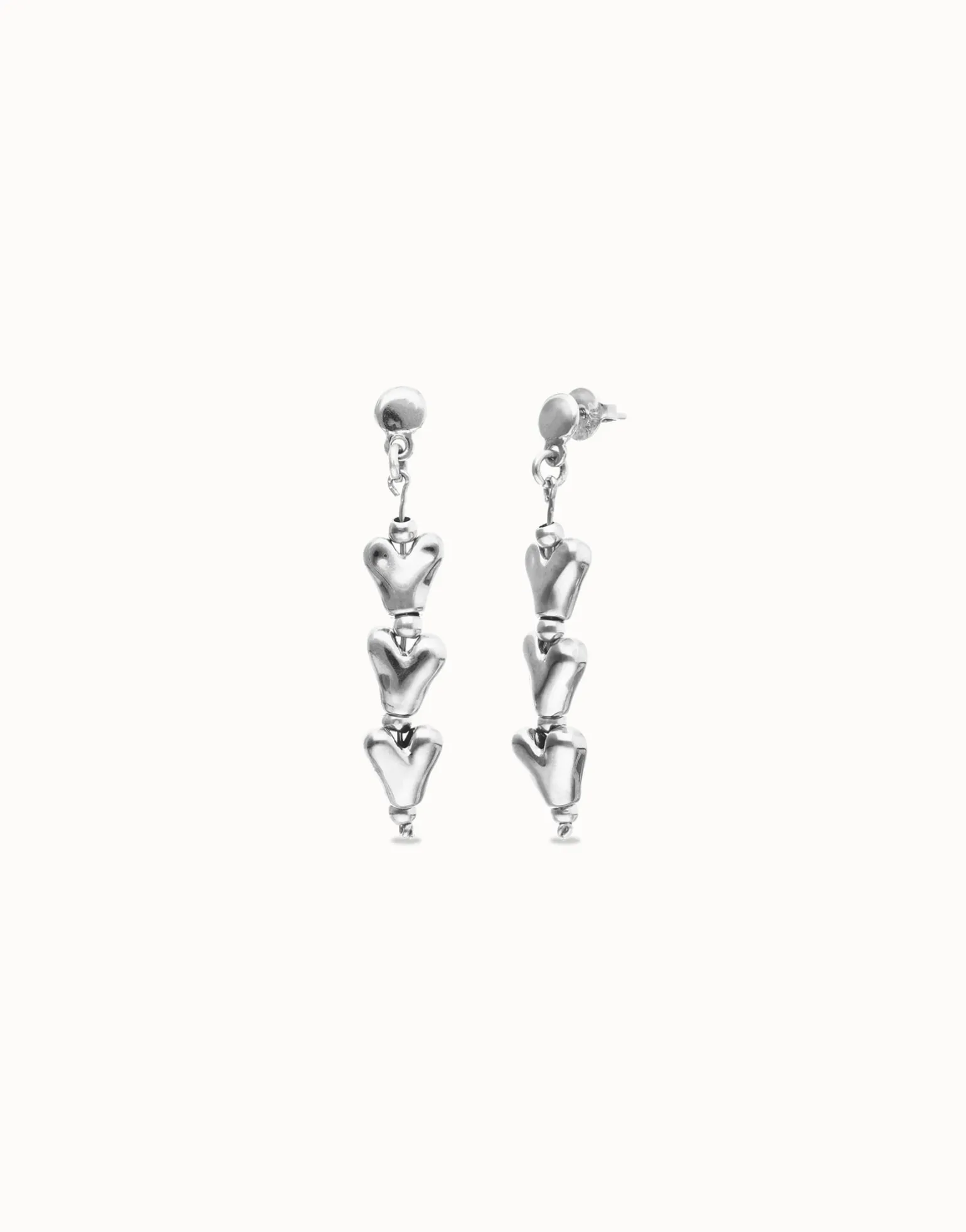 Drop earrings with chained hearts