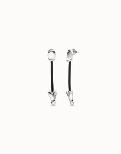 Drop earrings with leather and chained hearts