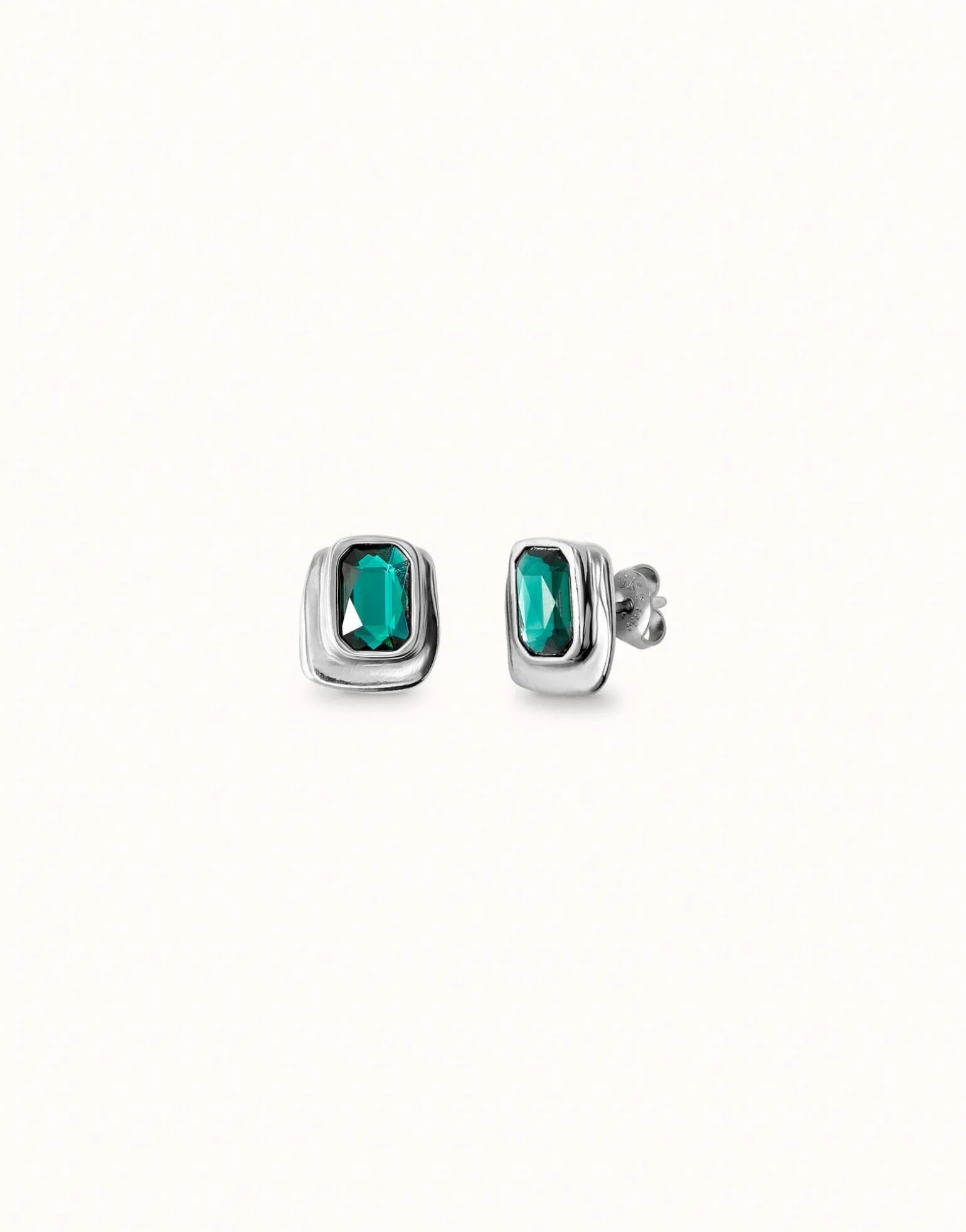 Earrings with green crystal
