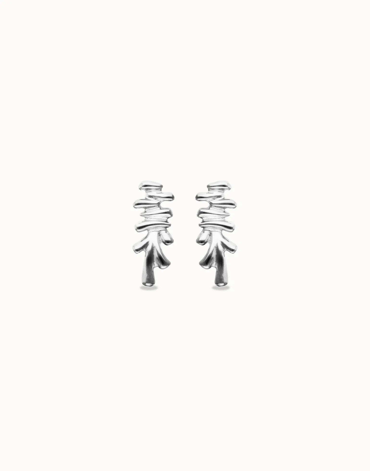 Elongated earrings with an irregular shape