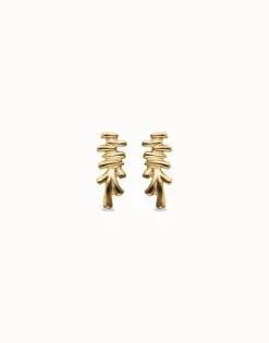 Elongated earrings with an irregular shape