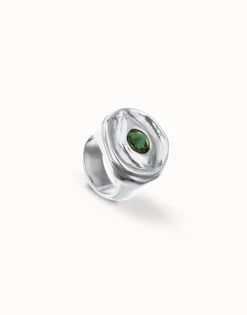Eye-shaped signet ring with faceted green crystal