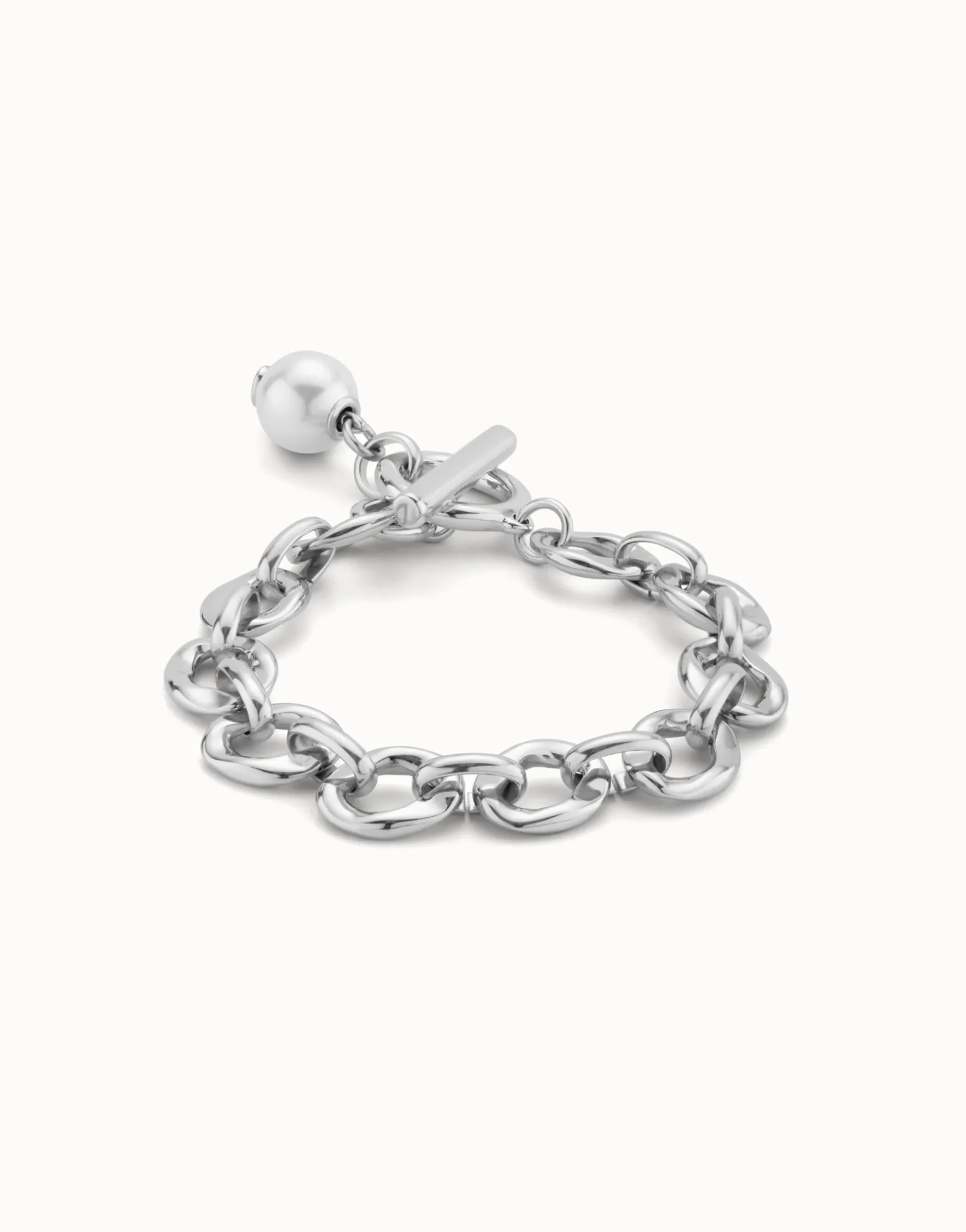 Large link chain bracelet with a pearl
