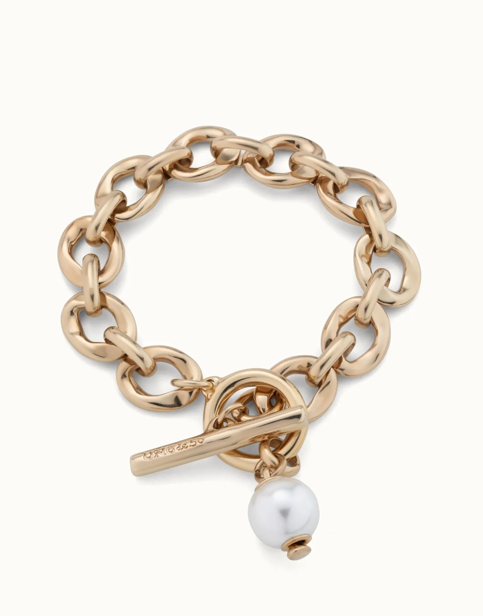 Large link chain bracelet with a pearl