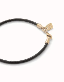 Leather charm bracelet with clasp
