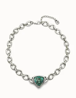 Link chain short necklace with a green crystal