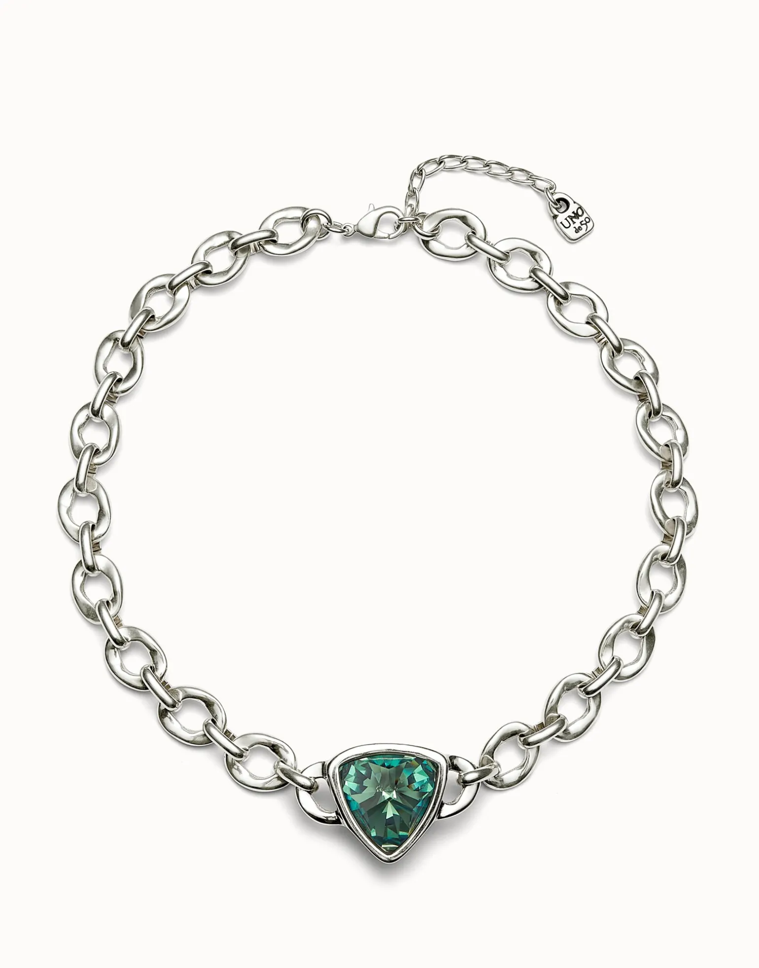 Link chain short necklace with a green crystal