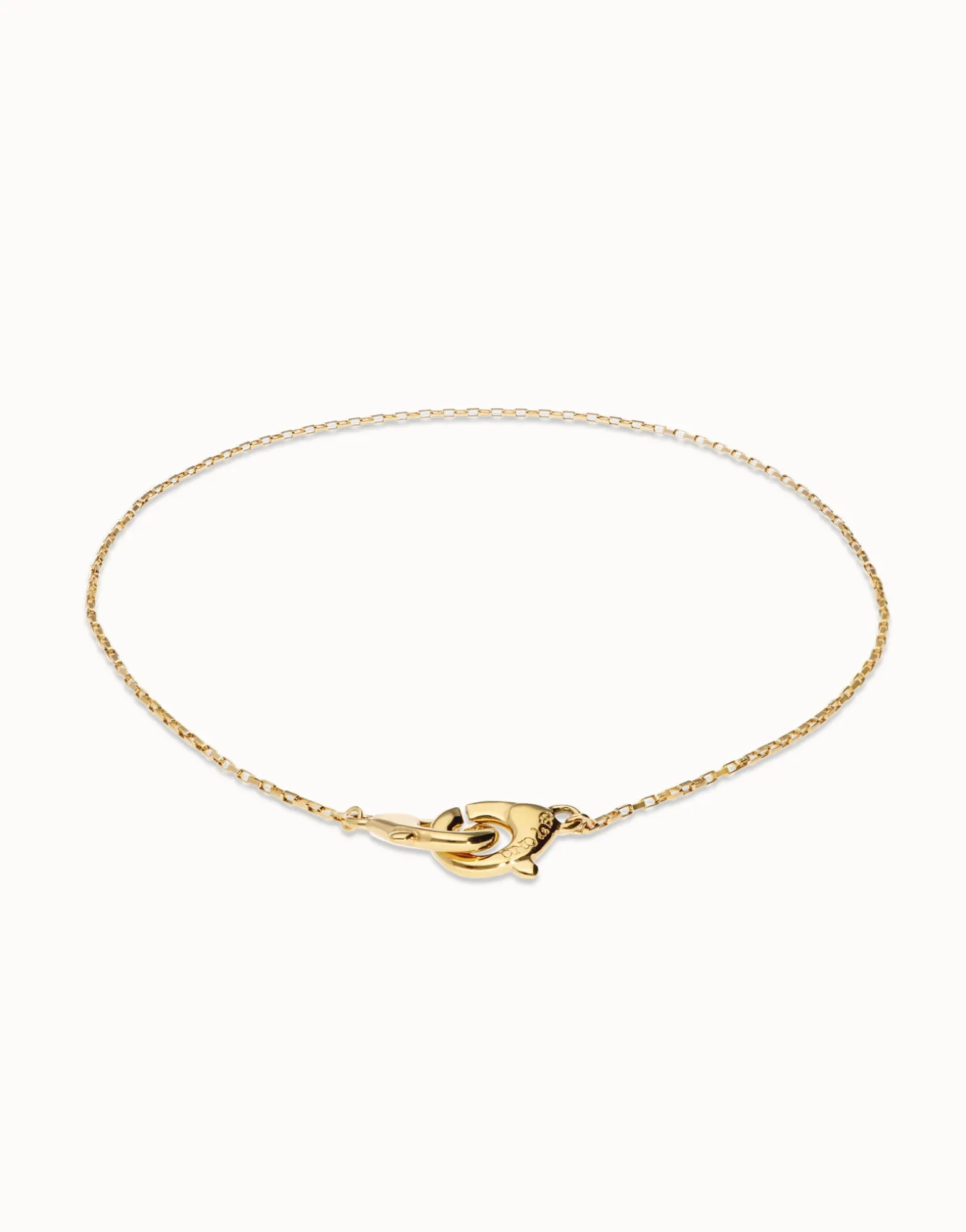 Necklace with interlaced carabiner detail