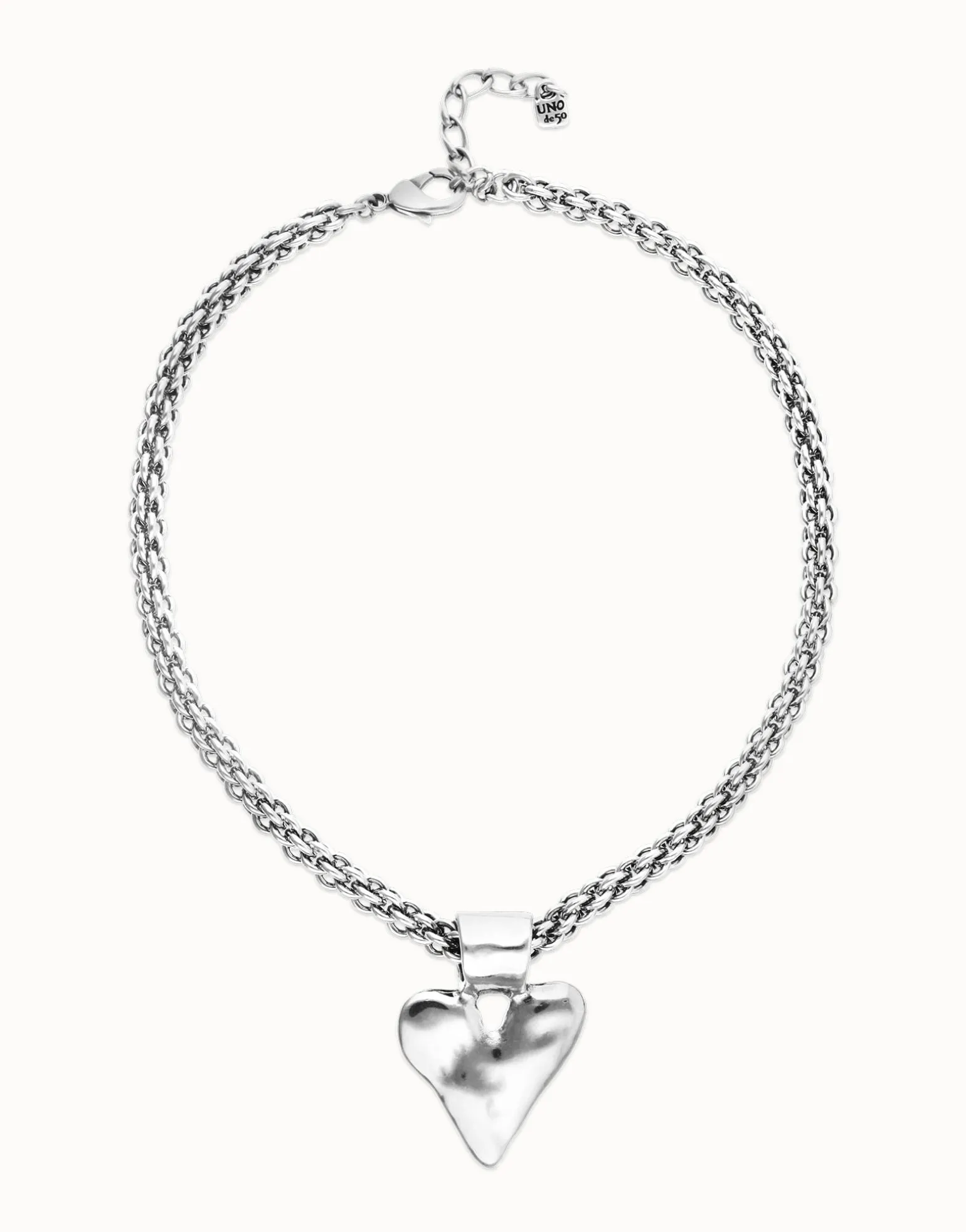 Necklace with thick chain and heart detail