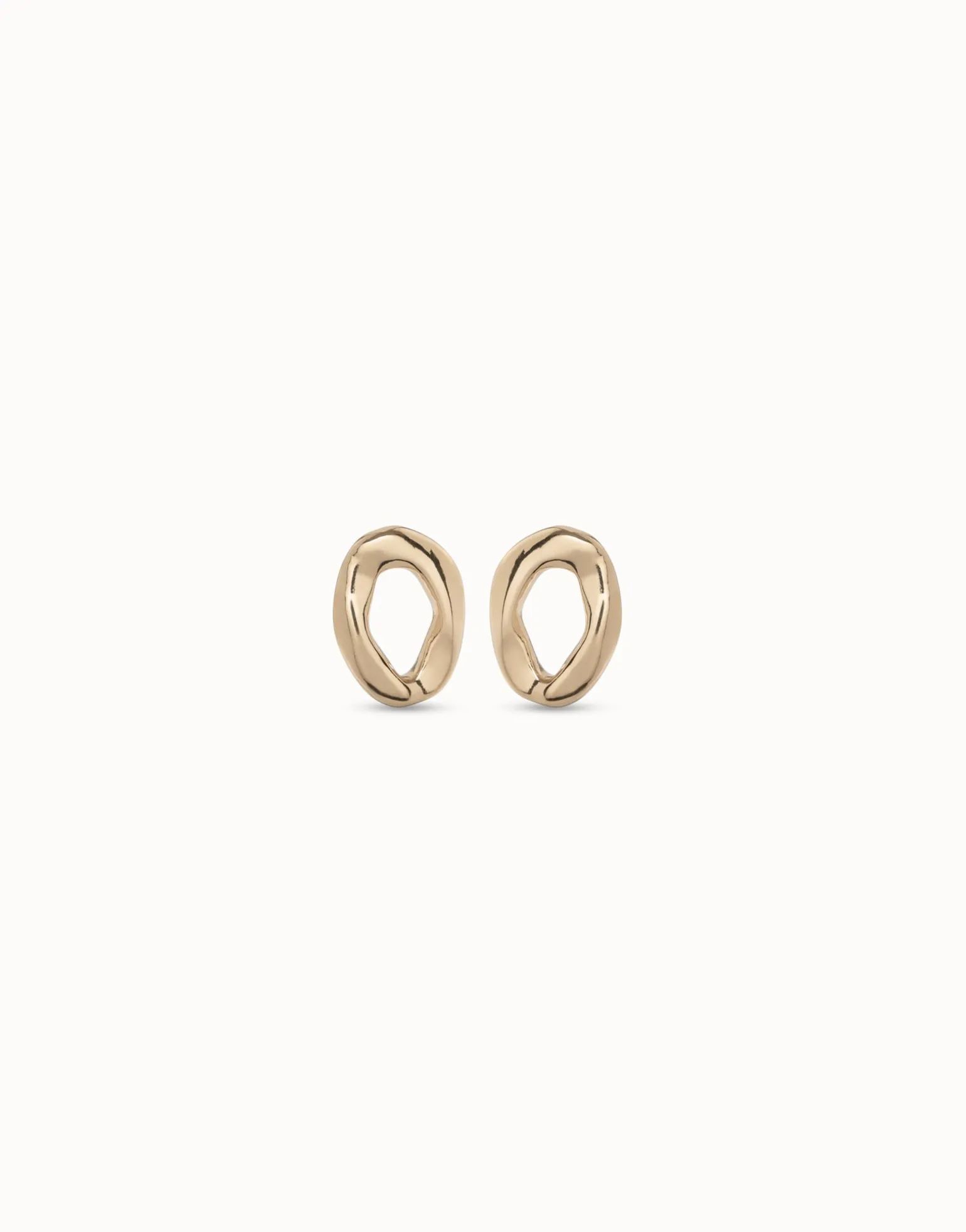 Oval link shape stud earrings