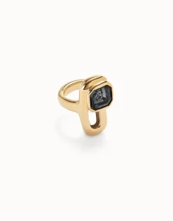 Ring with black crystal