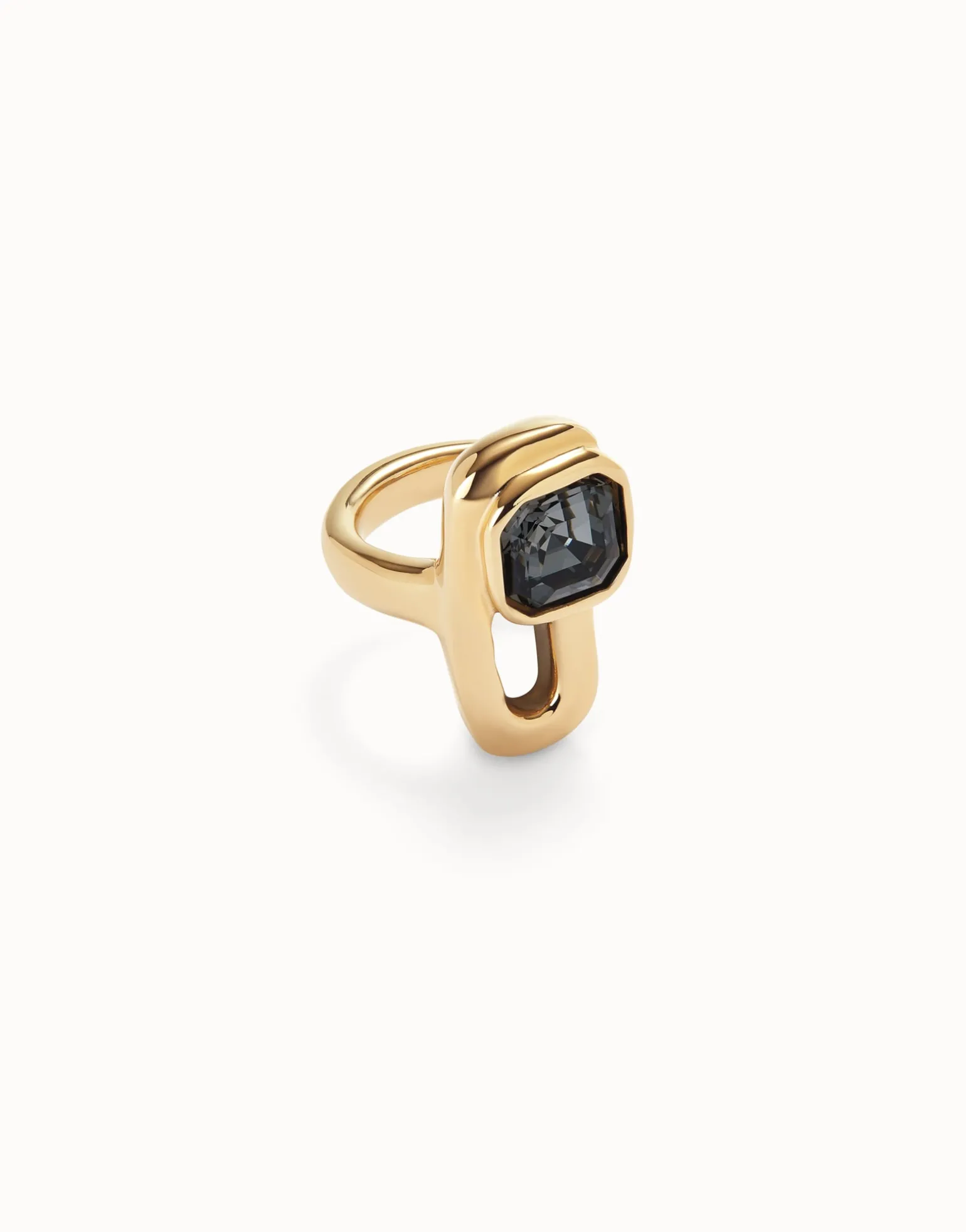 Ring with black crystal