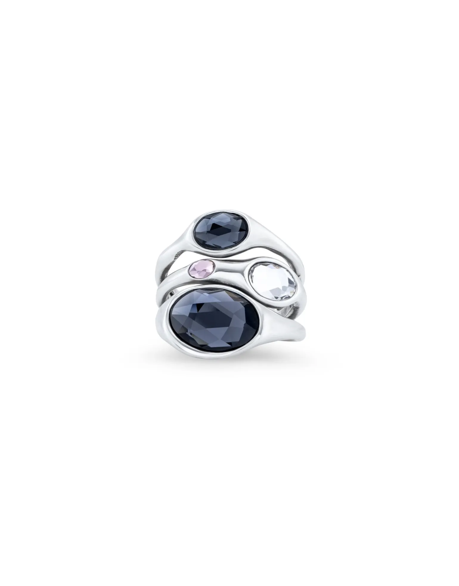 Ring with crystals with different sizes