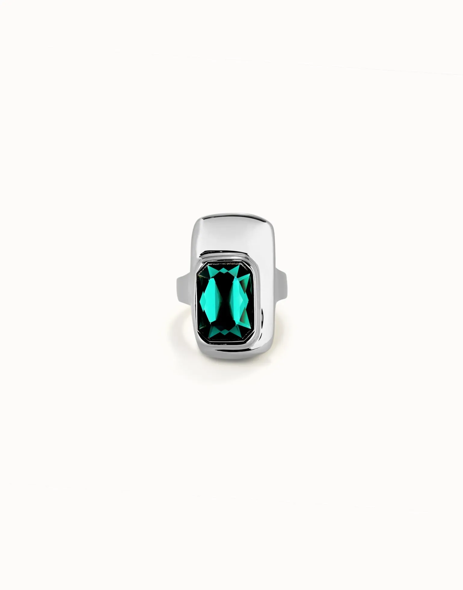Ring with green crystal