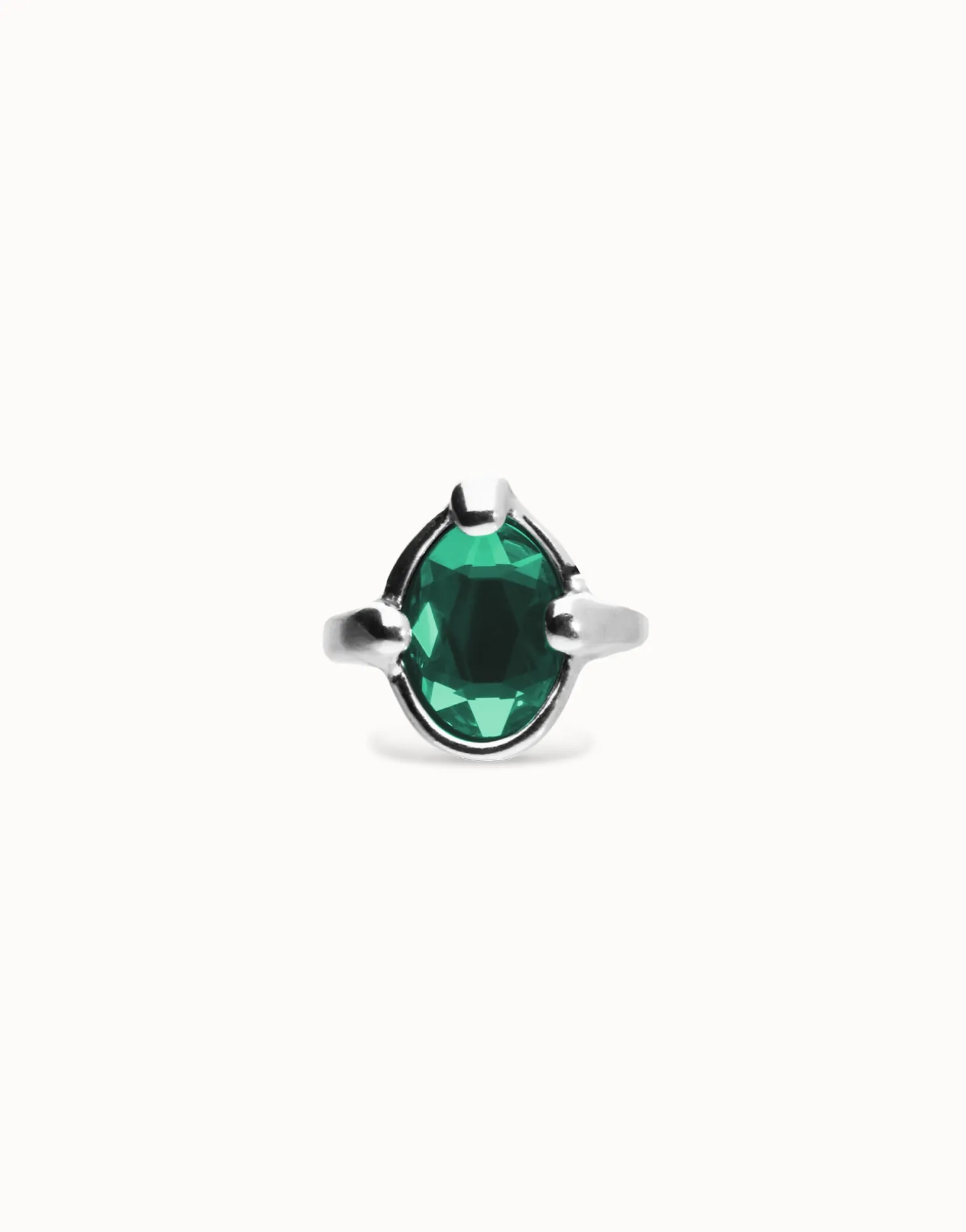 Ring with green oval faceted crystal