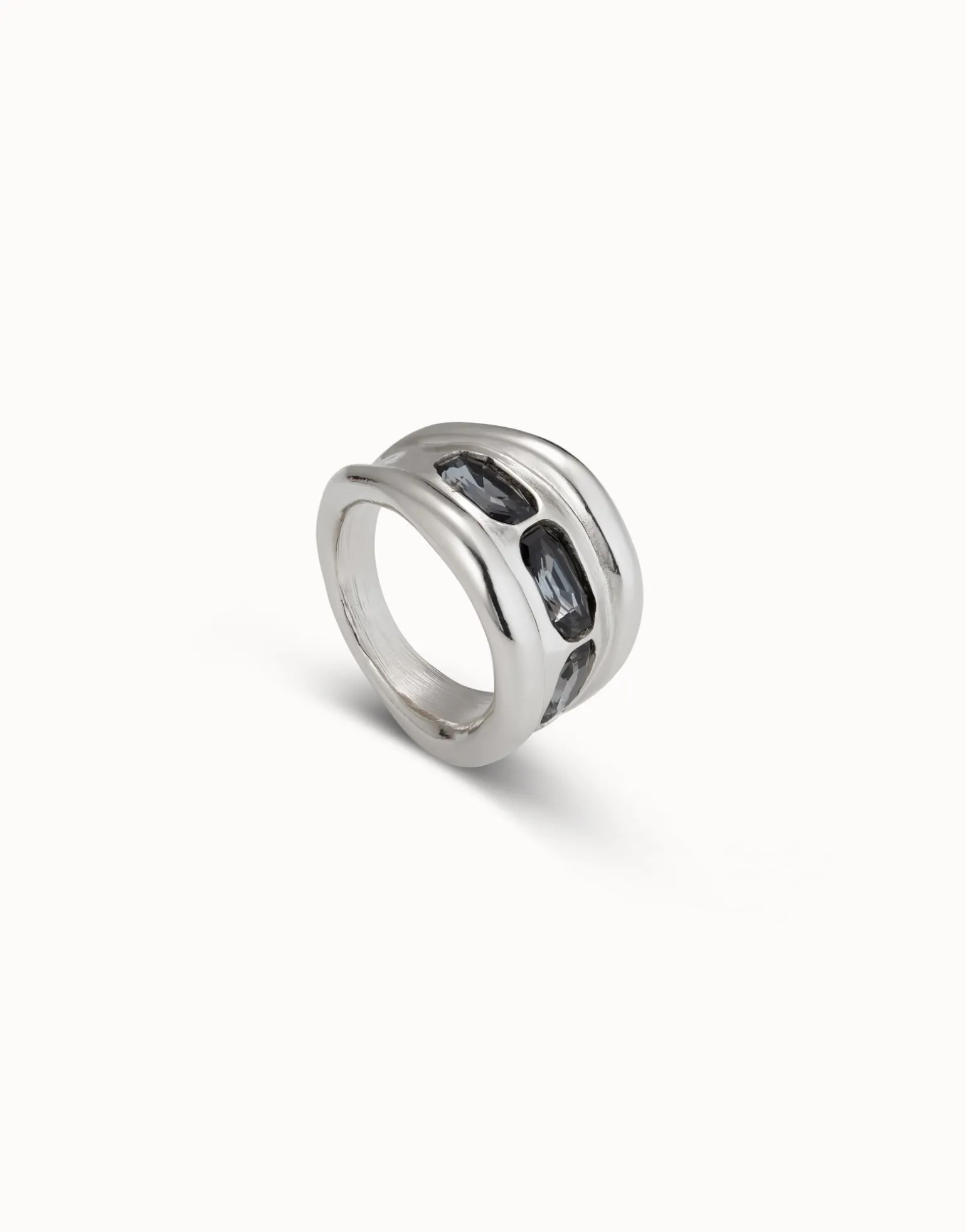 Ring with 3 grey crystals