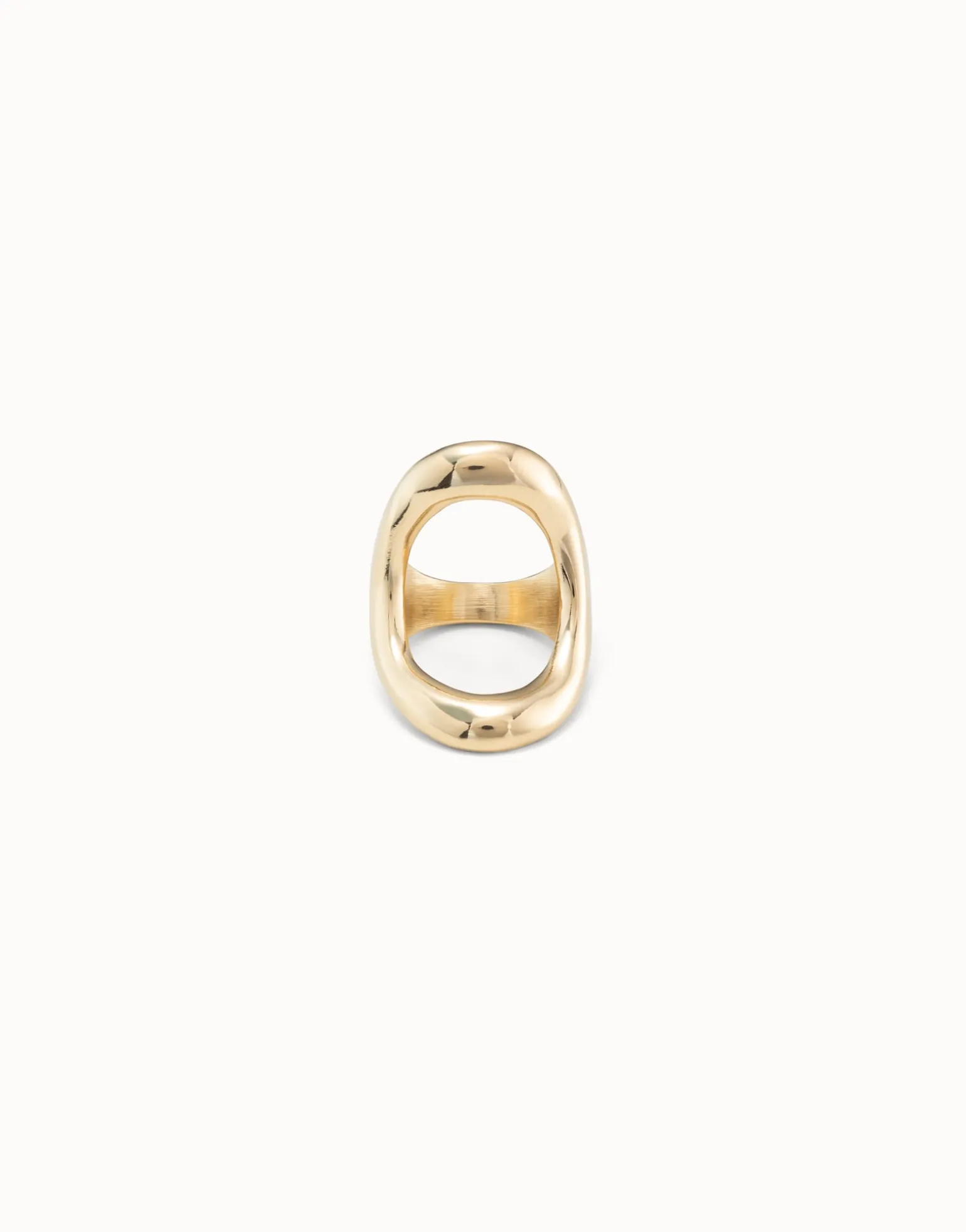 Ring with large central oval