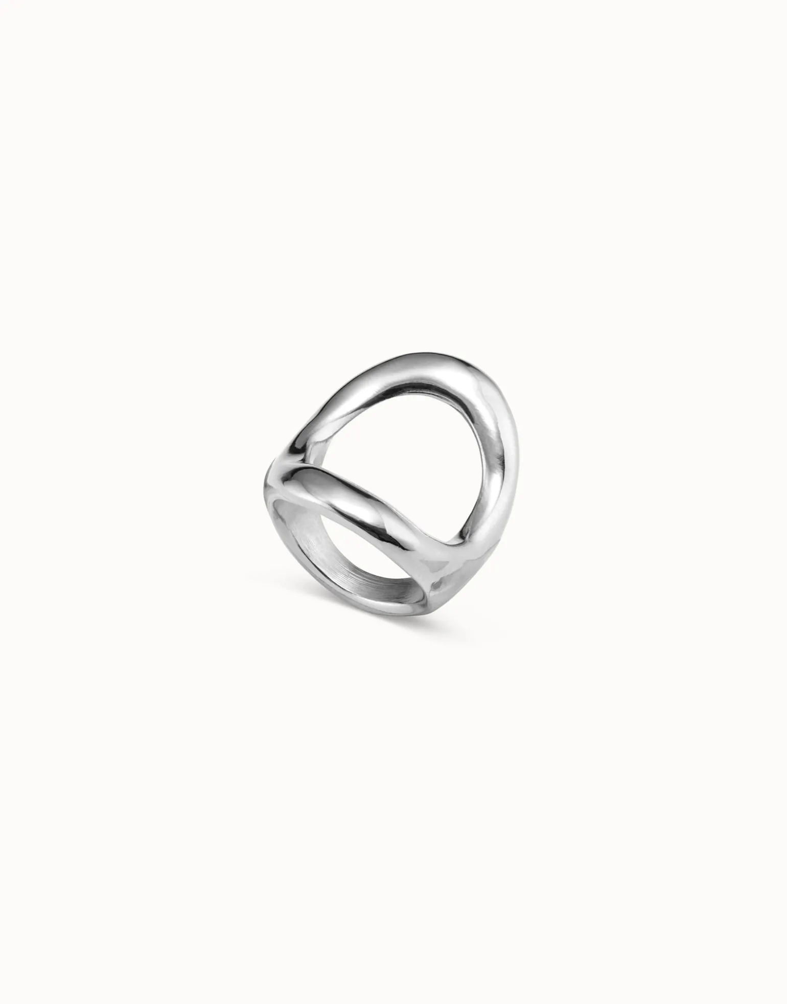 Ring with large central oval