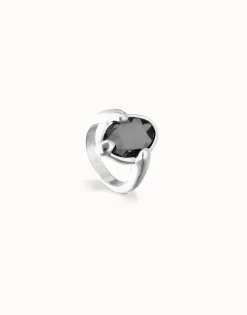 Ring with oval faceted black crystal