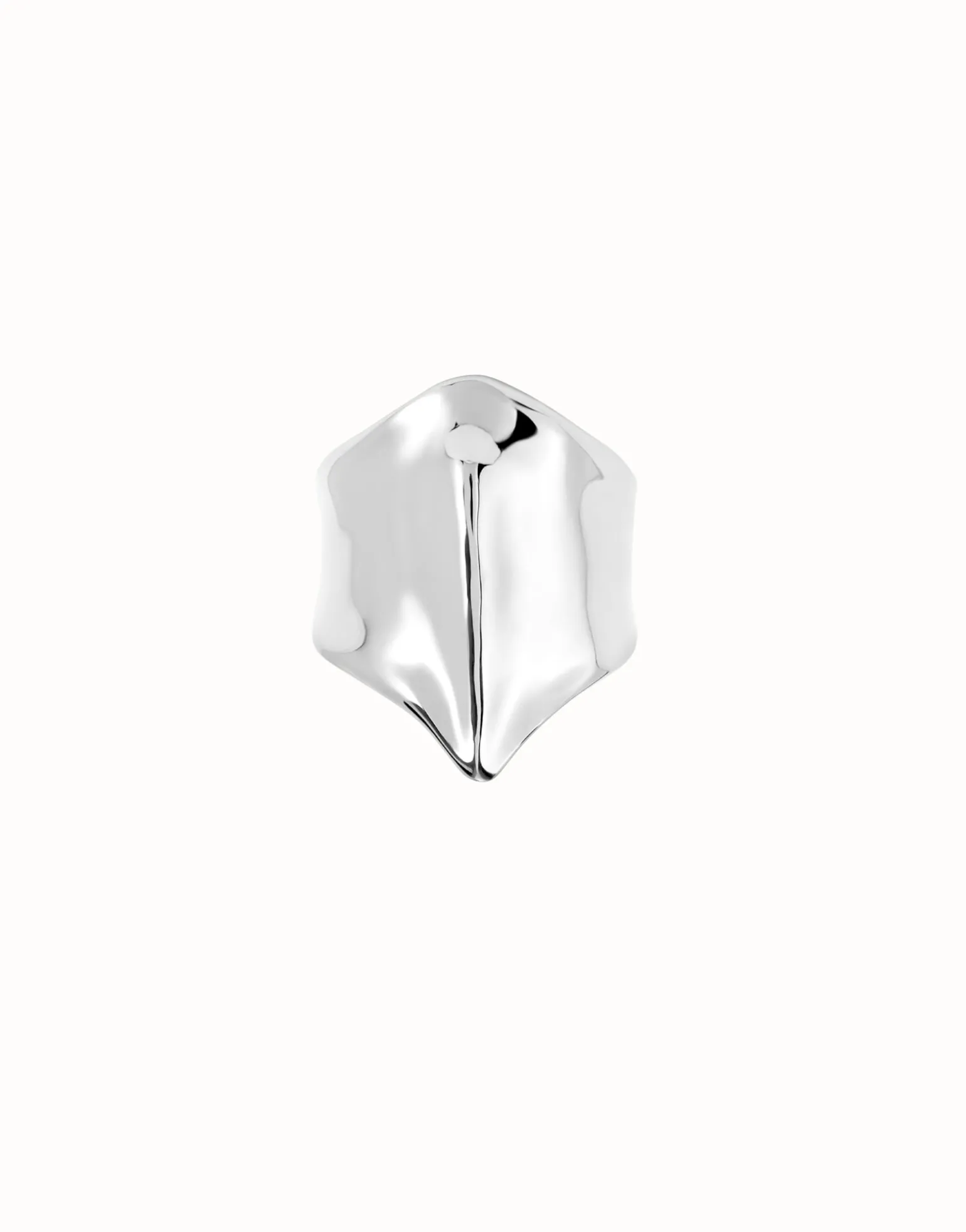 Ring with the shape of a manta ray
