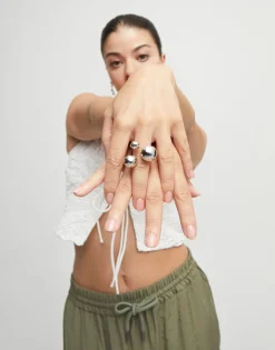 Ring with three bubble-shaped beads