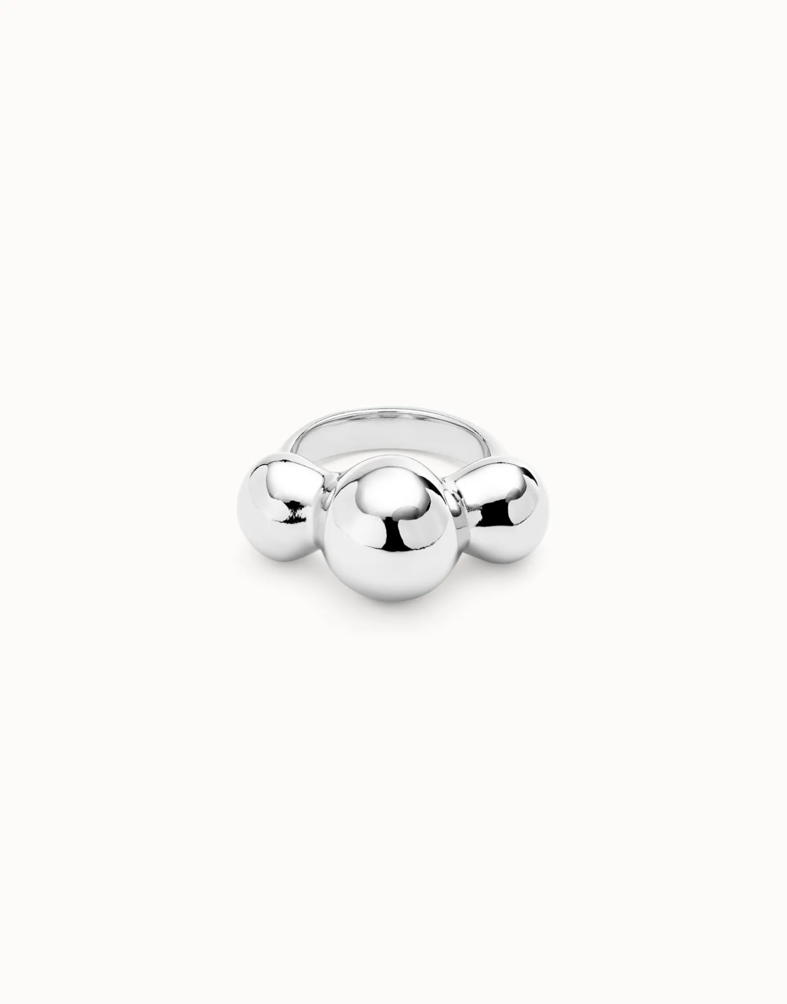 ring with three central beads
