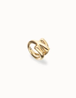 Ring with three intertwined organic shapes