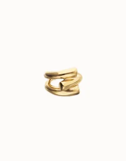 Ring with three intertwined organic shapes
