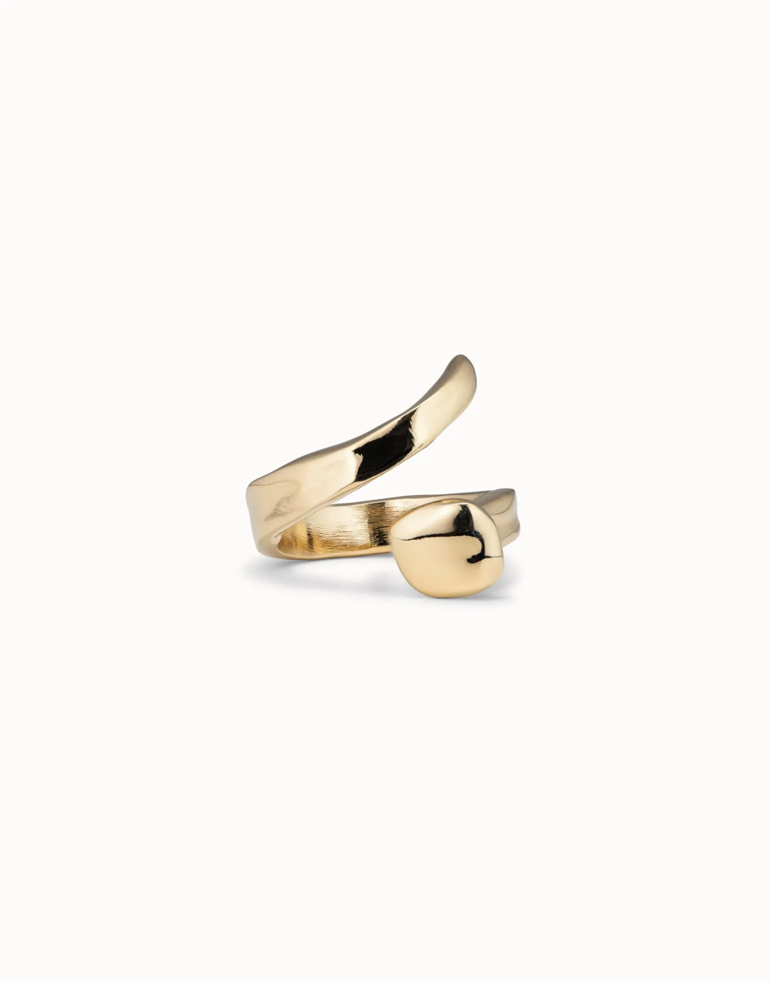 Ring with three organic shapes