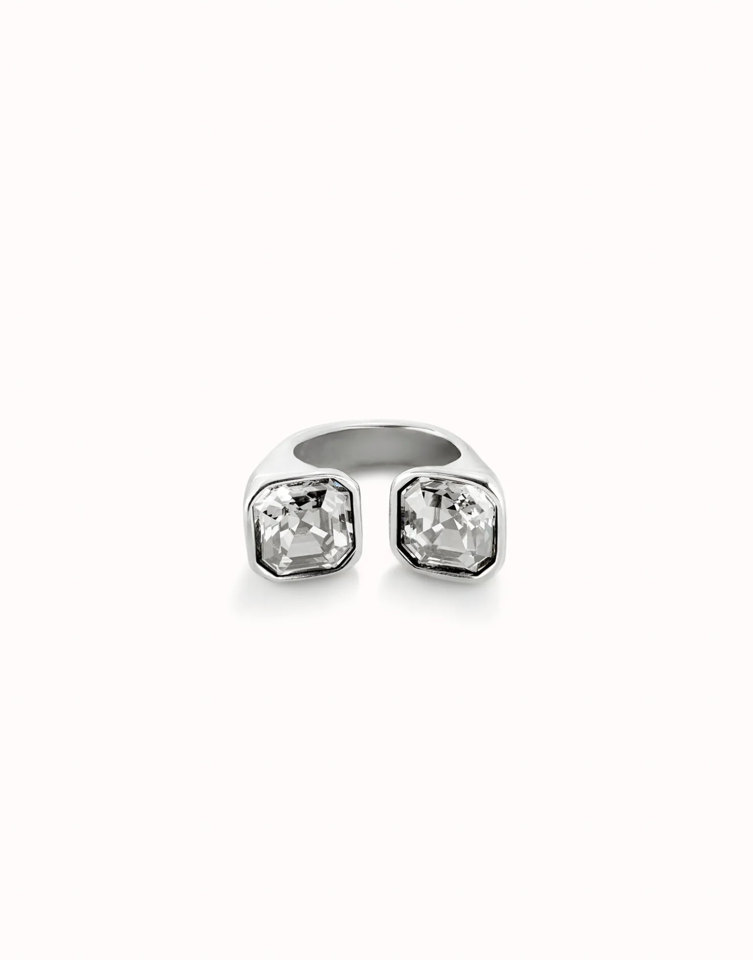 Ring with white crystal