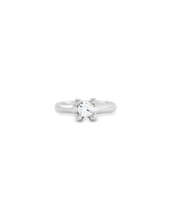 Ring with white zirconia