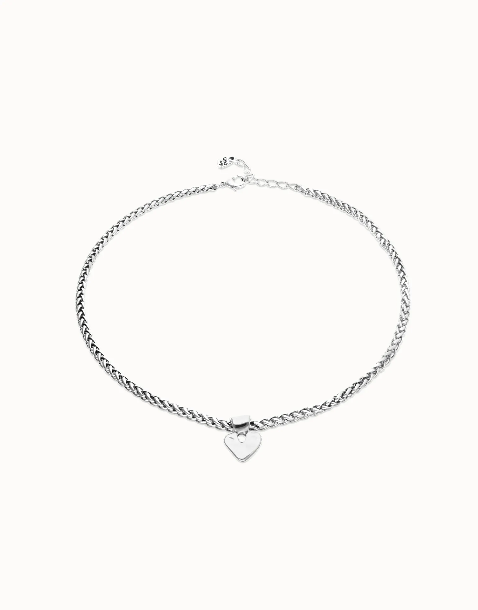 Short chain necklace with small heart detail