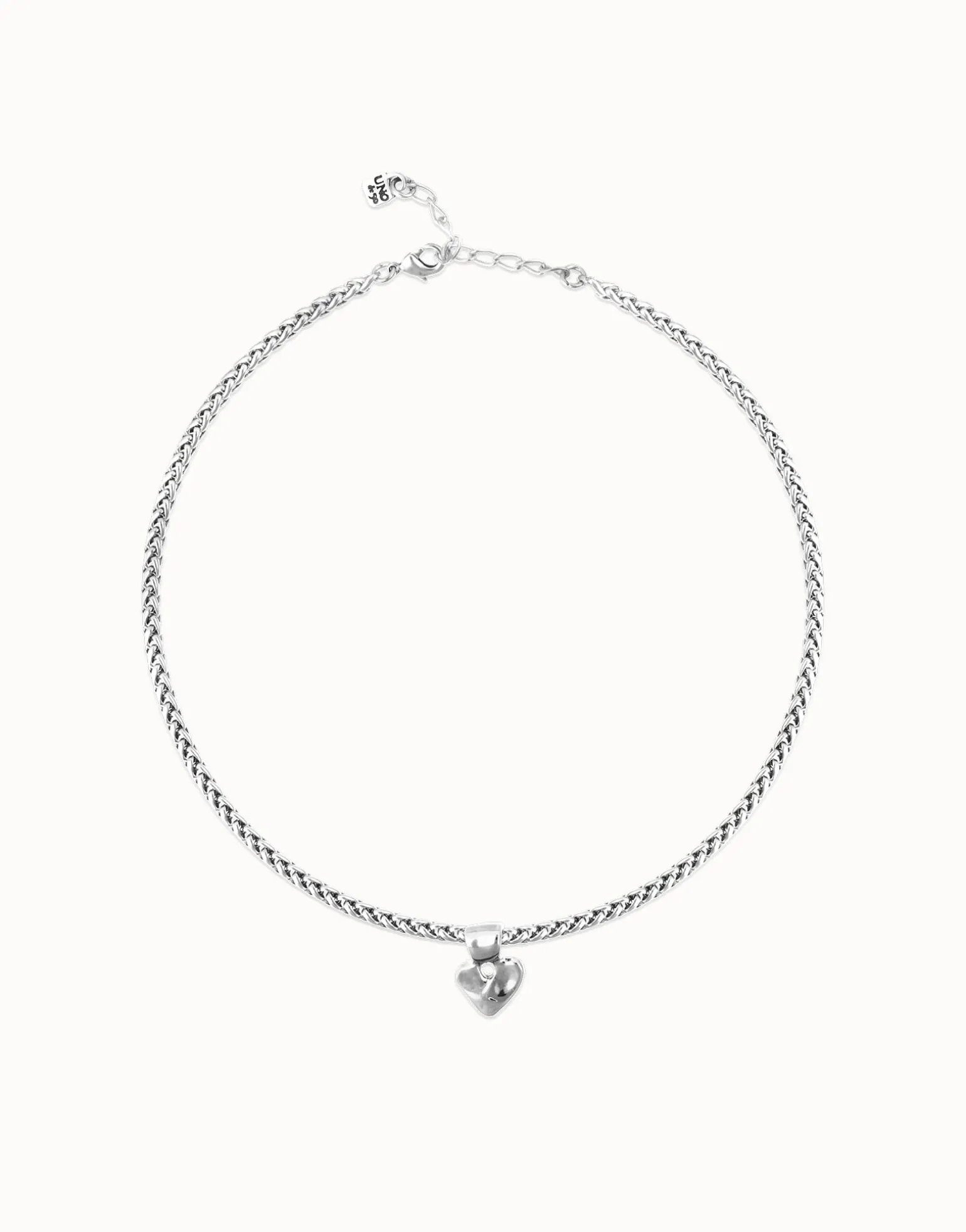 Short chain necklace with small heart detail