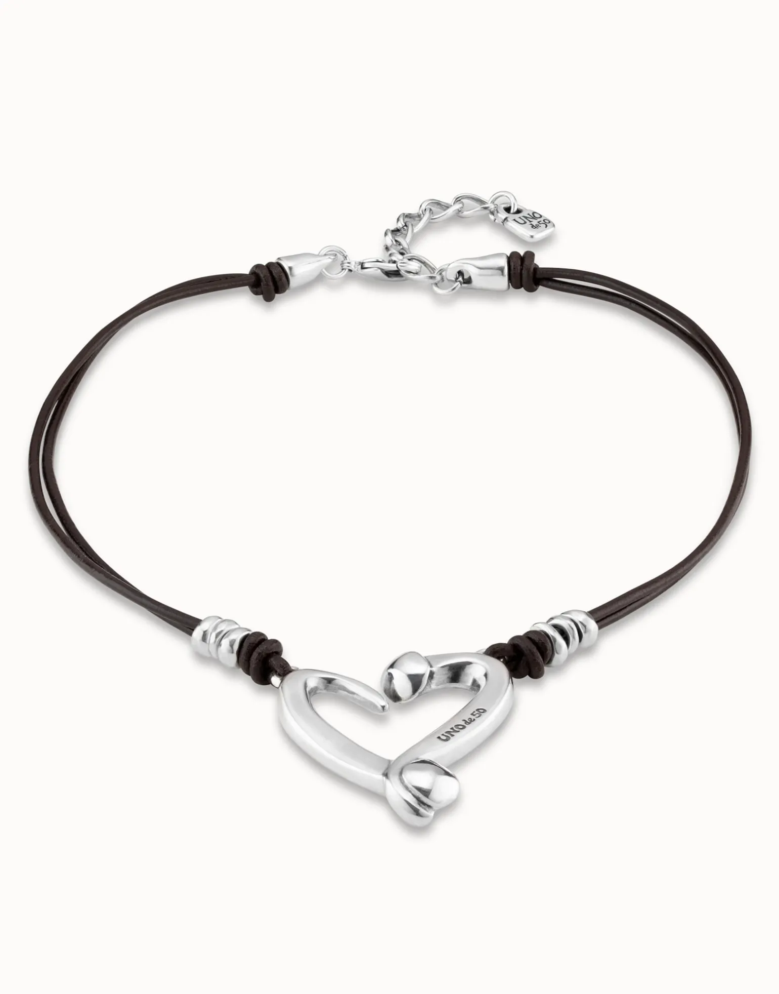 Short leather necklace with a heart