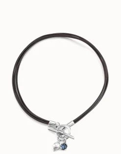 Short leather necklace with central clasp